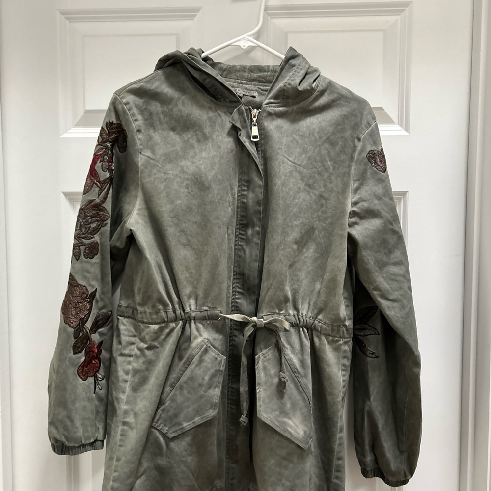 TEMPO PARIS DISTRESSED GREEN BOHO LIKE JACKET EMBROIDERED SLEEVES SMALL